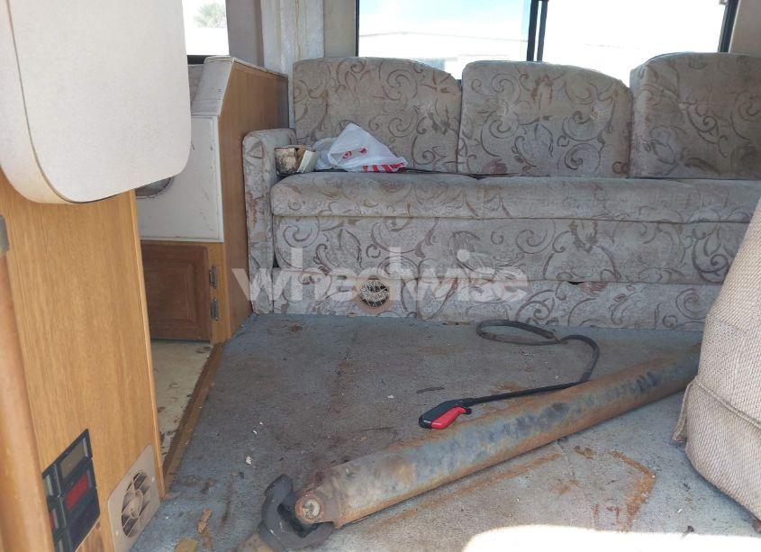 Photo 5 of 1995 Chevrolet P30 (VIN 1GBLP37N5S3319251)