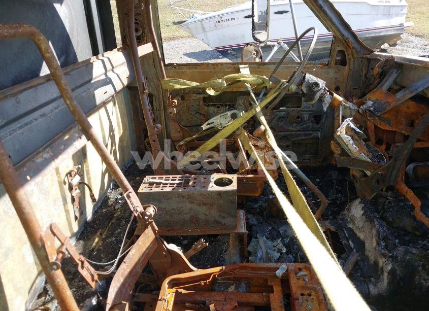 Photo 5 of 1999 Chevrolet C-series C7H042 (VIN 1GBM7H1C7XJ108757)