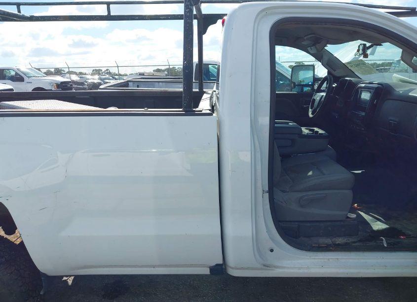 Photo 8 of 2018 Chevrolet Silverado 2500HD WT (VIN 1GC0CUEG4JZ121678)