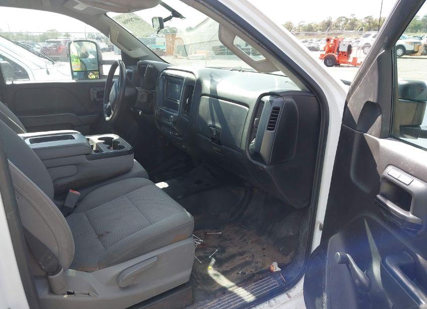 Photo 5 of 2018 Chevrolet Silverado 2500HD WT (VIN 1GC0CUEG8JZ188610)