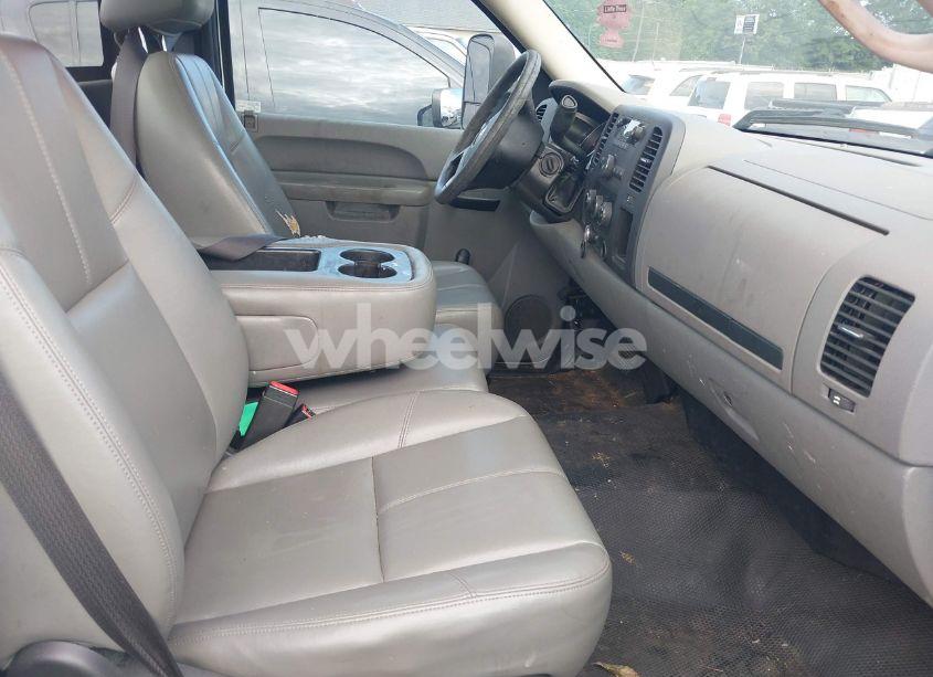 Photo 8 of 2013 Chevrolet Silverado 2500HD WORK TRUCK (VIN 1GC0CVCG0DF224630)