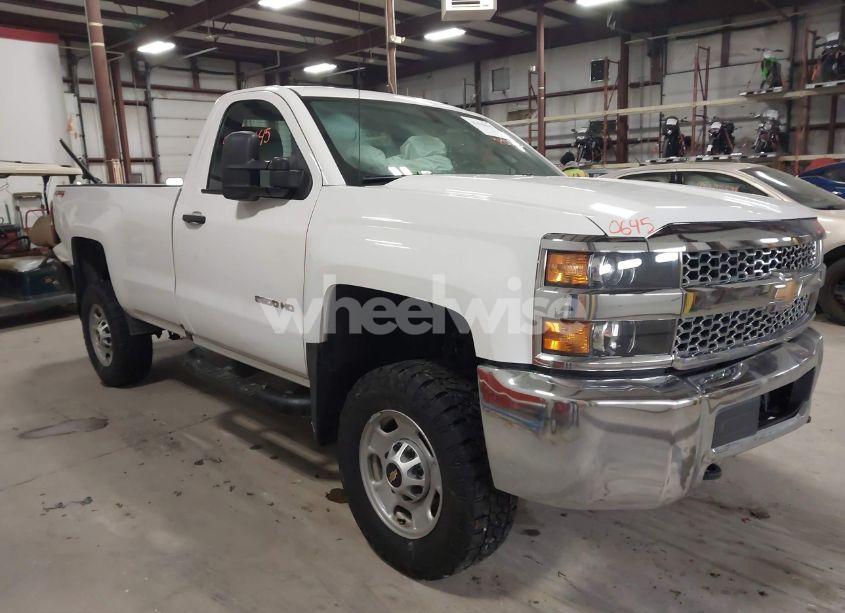 2019 Chevrolet Silverado 2500HD WT (VIN 1GC0KREG5KF237958) main photo
