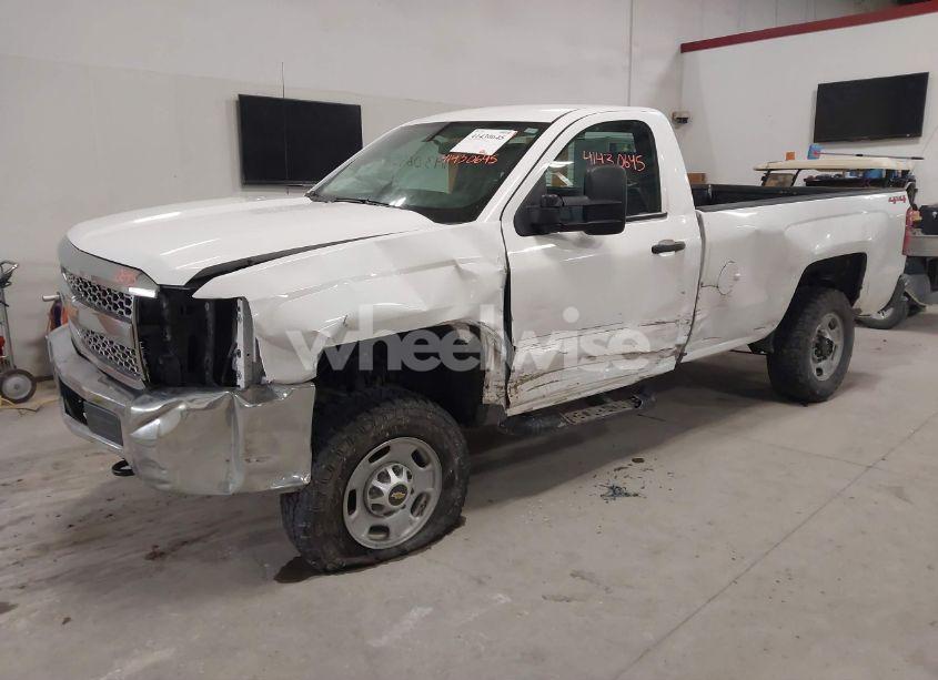 Photo 2 of 2019 Chevrolet Silverado 2500HD WT (VIN 1GC0KREG5KF237958)