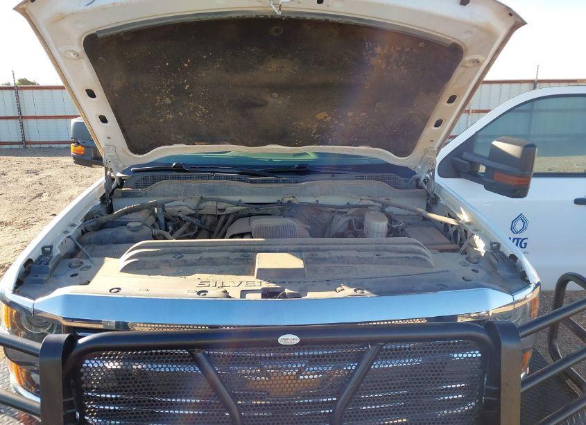 Photo 10 of 2018 Chevrolet Silverado 2500HD WT (VIN 1GC0KUEG6JZ285615)