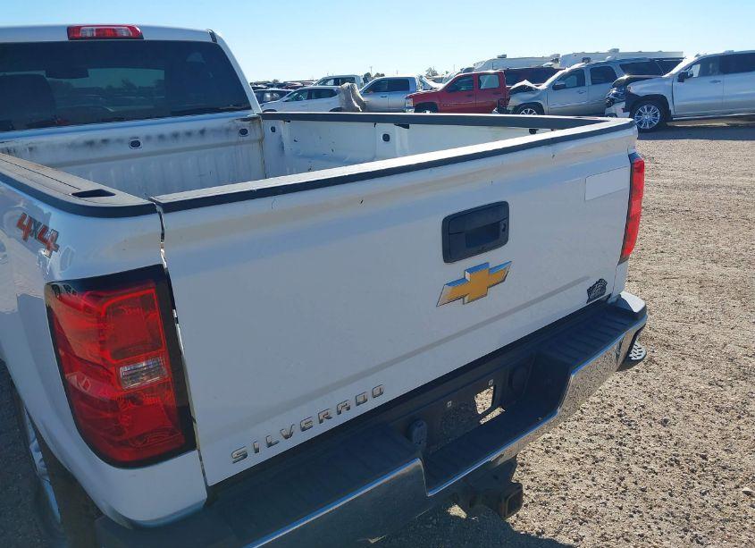 Photo 6 of 2018 Chevrolet Silverado 2500HD WT (VIN 1GC0KUEG6JZ285615)