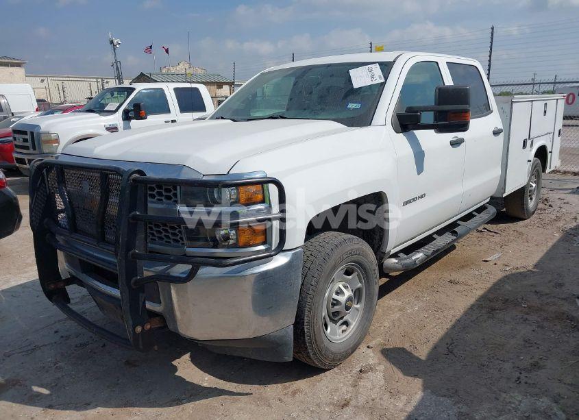 Photo 2 of 2019 Chevrolet Silverado 2500HD WT (VIN 1GC1CREG1KF136045)