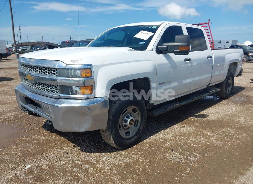 Photo 2 of 2019 Chevrolet Silverado 2500HD WT (VIN 1GC1CREG2KF220763)