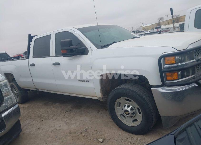 2019 Chevrolet Silverado 2500HD WT (VIN 1GC1CREGXKF125318) main photo