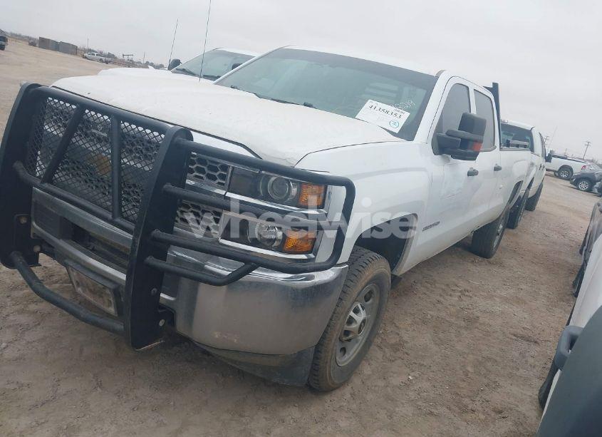 Photo 2 of 2019 Chevrolet Silverado 2500HD WT (VIN 1GC1CREGXKF125318)