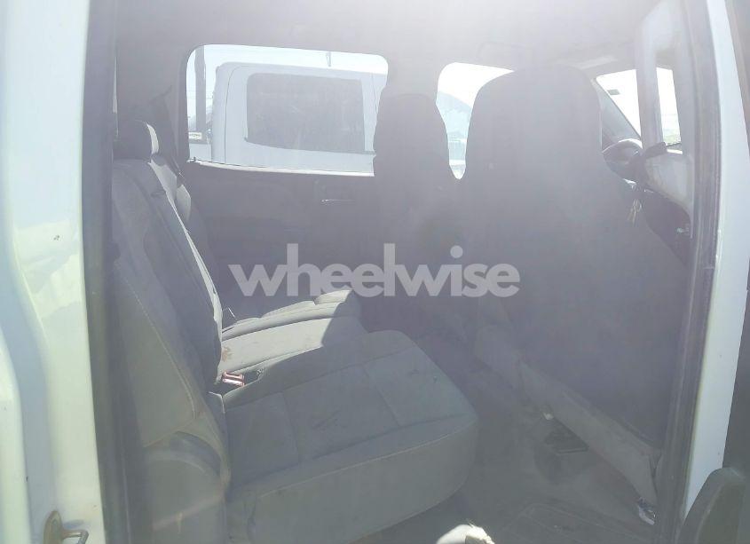 Photo 8 of 2018 Chevrolet Silverado 2500HD WT (VIN 1GC1CUEGXJF211312)