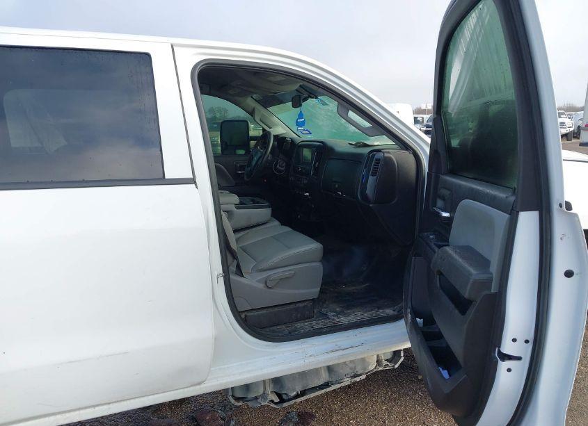 Photo 5 of 2018 Chevrolet Silverado 2500HD WT (VIN 1GC1CUEY1JF246913)