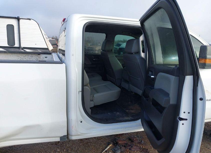 Photo 8 of 2018 Chevrolet Silverado 2500HD WT (VIN 1GC1CUEY1JF246913)