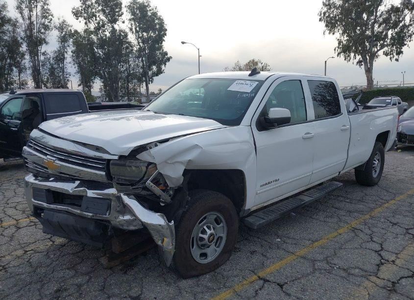 Photo 2 of 2015 Chevrolet Silverado 2500HD LT (VIN 1GC1CVEG2FF511777)