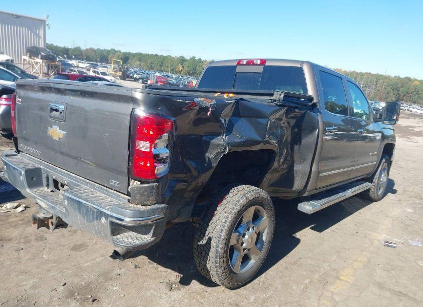 Photo 4 of 2015 Chevrolet Silverado 2500HD LTZ (VIN 1GC1CWEG9FF500989)