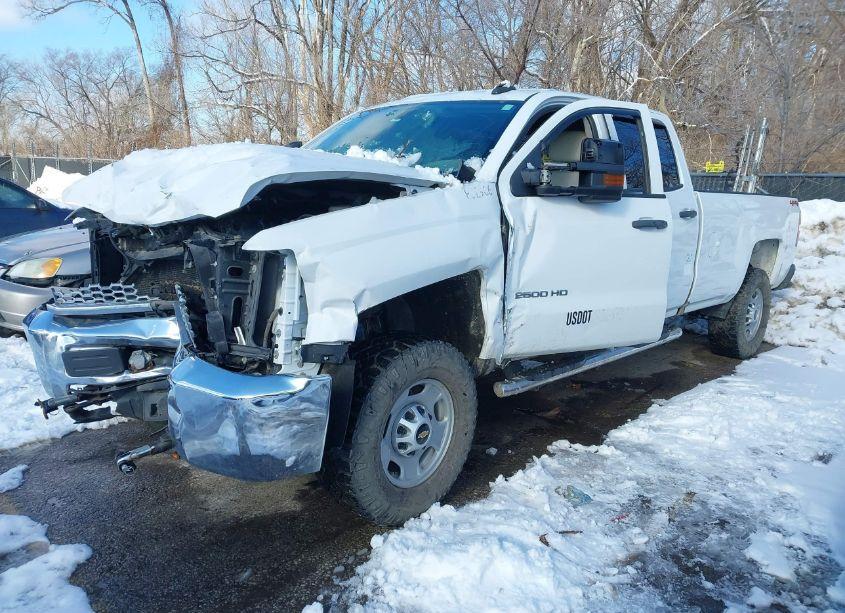 Photo 2 of 2019 Chevrolet Silverado 2500HD WT (VIN 1GC1KREG8KF236081)