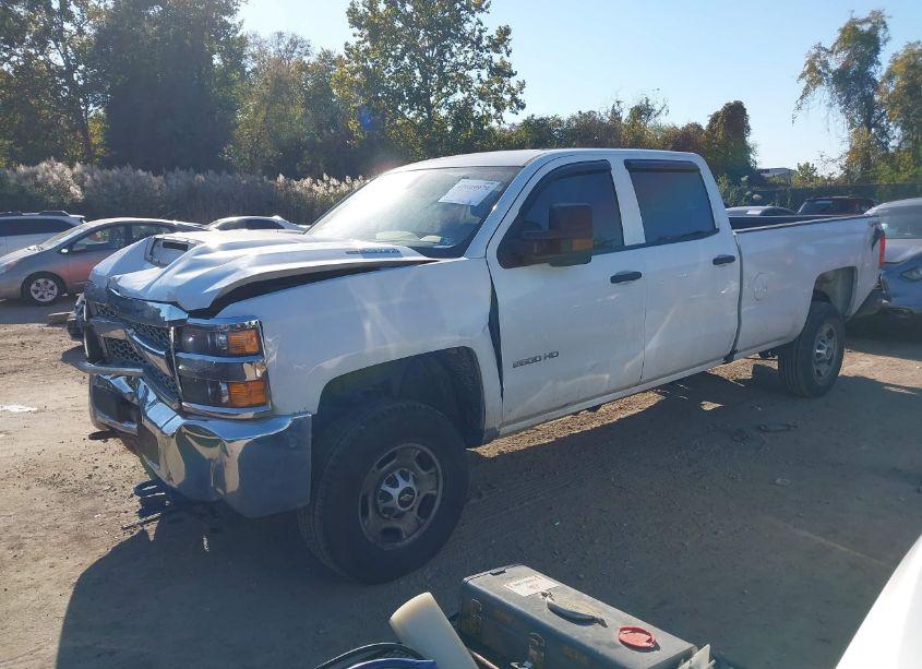 Photo 2 of 2019 Chevrolet Silverado 2500HD WT (VIN 1GC1KREY1KF164620)