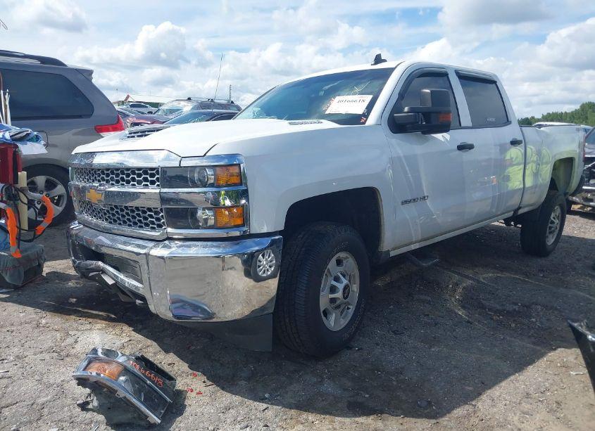 Photo 2 of 2019 Chevrolet Silverado 2500HD WT (VIN 1GC1KREY2KF134574)
