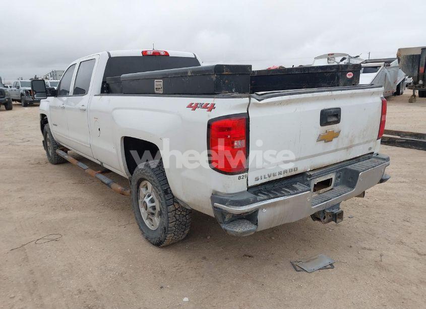 Photo 3 of 2019 Chevrolet Silverado 2500HD LT (VIN 1GC1KSEY5KF136441)