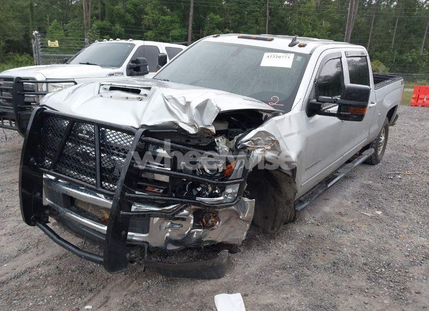 Photo 2 of 2019 Chevrolet Silverado 2500HD LT (VIN 1GC1KSEYXKF133423)