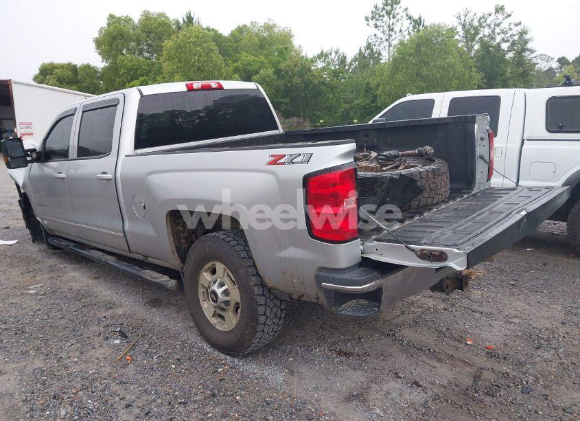 Photo 3 of 2019 Chevrolet Silverado 2500HD LT (VIN 1GC1KSEYXKF133423)