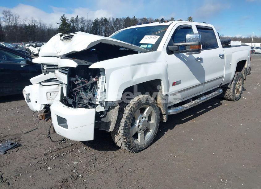 Photo 2 of 2019 Chevrolet Silverado 2500HD LT (VIN 1GC1KSEYXKF166020)