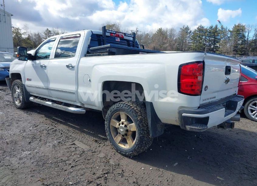 Photo 3 of 2019 Chevrolet Silverado 2500HD LT (VIN 1GC1KSEYXKF166020)