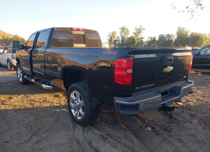 Photo 3 of 2019 Chevrolet Silverado 2500HD LTZ (VIN 1GC1KTEY1KF241516)