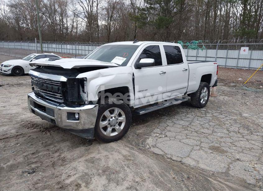 Photo 2 of 2019 Chevrolet Silverado 2500HD LTZ (VIN 1GC1KTEY2KF133258)