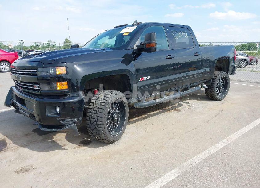 Photo 2 of 2019 Chevrolet Silverado 2500HD LTZ (VIN 1GC1KTEY8KF202535)