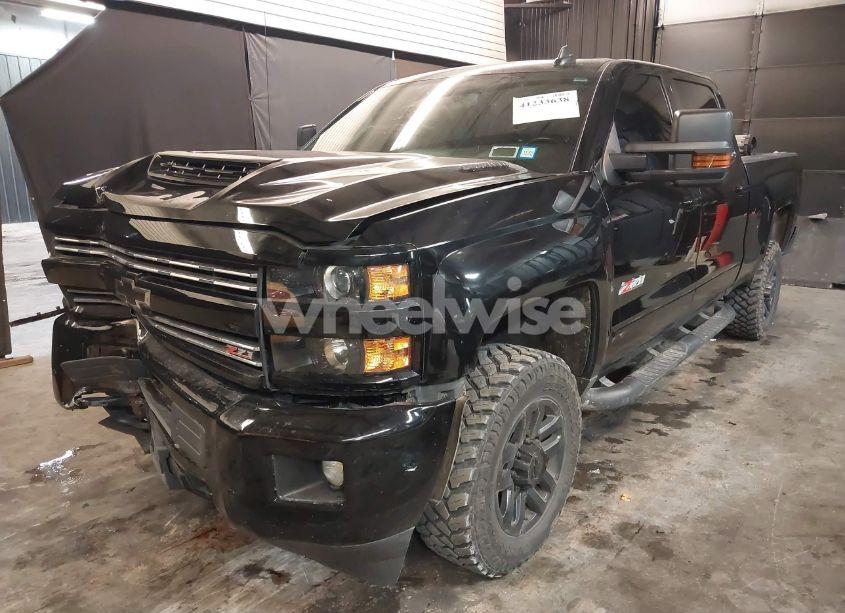 Photo 2 of 2019 Chevrolet Silverado 2500HD LTZ (VIN 1GC1KTEYXKF153791)