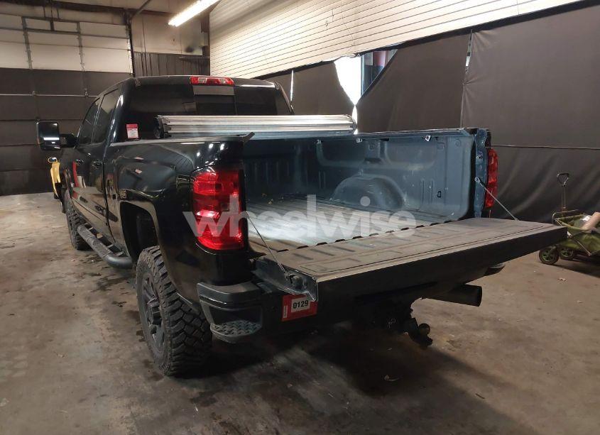 Photo 3 of 2019 Chevrolet Silverado 2500HD LTZ (VIN 1GC1KTEYXKF153791)