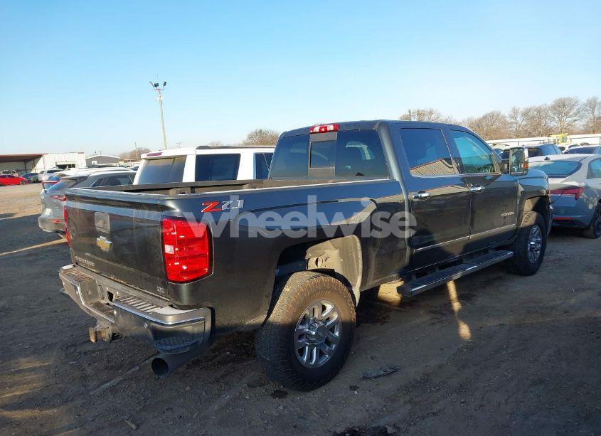 Photo 4 of 2019 Chevrolet Silverado 2500HD LTZ (VIN 1GC1KTEYXKF182966)