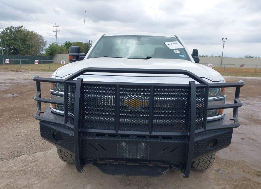 Photo 12 of 2018 Chevrolet Silverado 2500HD WT (VIN 1GC1KUEG3JF242484)