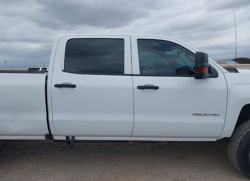 Photo 13 of 2018 Chevrolet Silverado 2500HD WT (VIN 1GC1KUEG3JF242484)