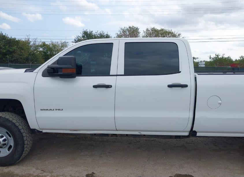 Photo 14 of 2018 Chevrolet Silverado 2500HD WT (VIN 1GC1KUEG3JF242484)