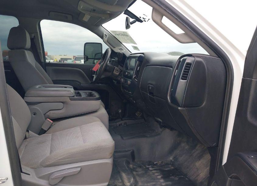 Photo 5 of 2018 Chevrolet Silverado 2500HD WT (VIN 1GC1KUEG3JF242484)