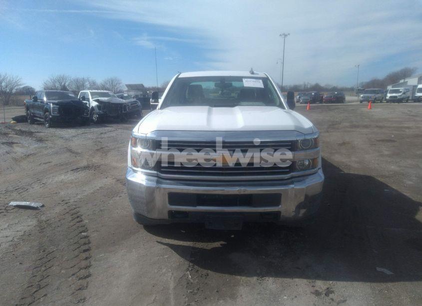 Photo 13 of 2018 Chevrolet Silverado 2500HD WT (VIN 1GC1KUEG8JF220335)