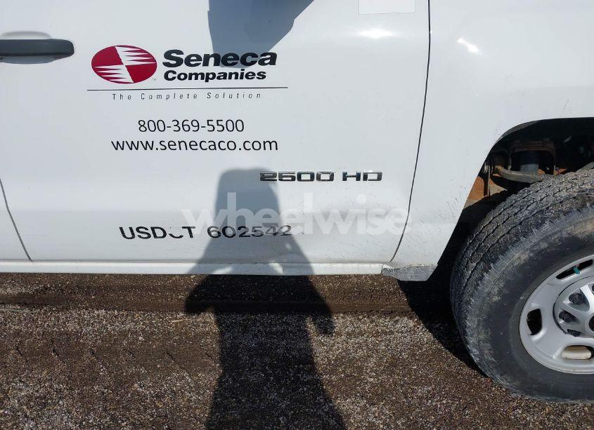 Photo 18 of 2018 Chevrolet Silverado 2500HD WT (VIN 1GC1KUEG8JF220335)