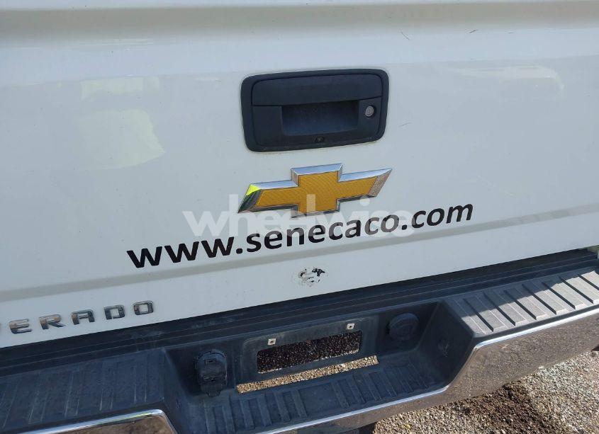 Photo 22 of 2018 Chevrolet Silverado 2500HD WT (VIN 1GC1KUEG8JF220335)