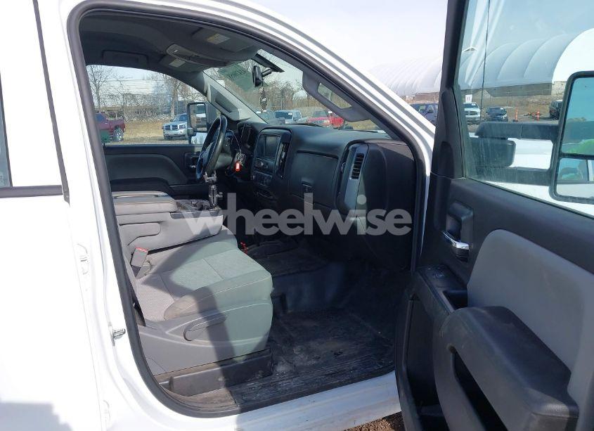 Photo 5 of 2018 Chevrolet Silverado 2500HD WT (VIN 1GC1KUEG8JF220335)