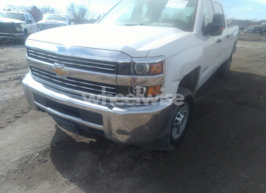 Photo 6 of 2018 Chevrolet Silverado 2500HD WT (VIN 1GC1KUEG8JF220335)