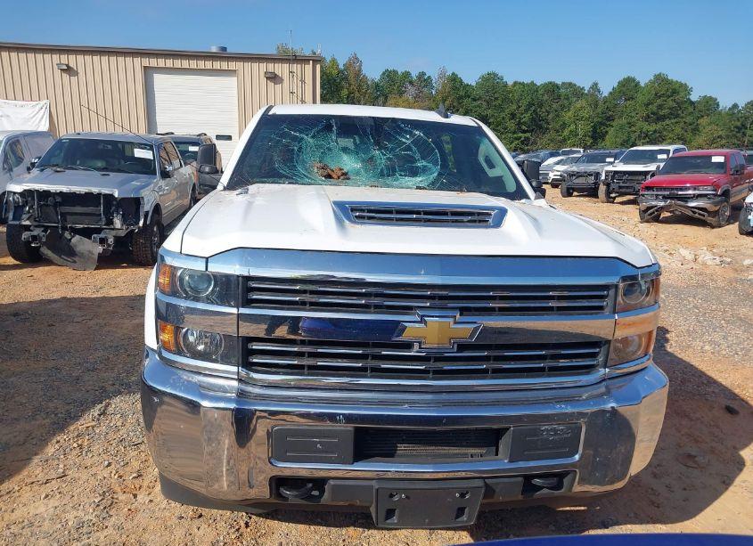 Photo 12 of 2018 Chevrolet Silverado 2500HD WT (VIN 1GC1KUEY0JF191549)