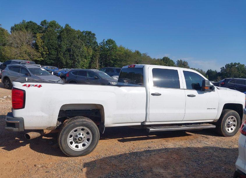 Photo 13 of 2018 Chevrolet Silverado 2500HD WT (VIN 1GC1KUEY0JF191549)