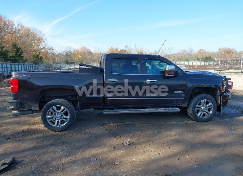 Photo 13 of 2019 Chevrolet Silverado 2500HD HIGH COUNTRY (VIN 1GC1KUEY0KF130106)