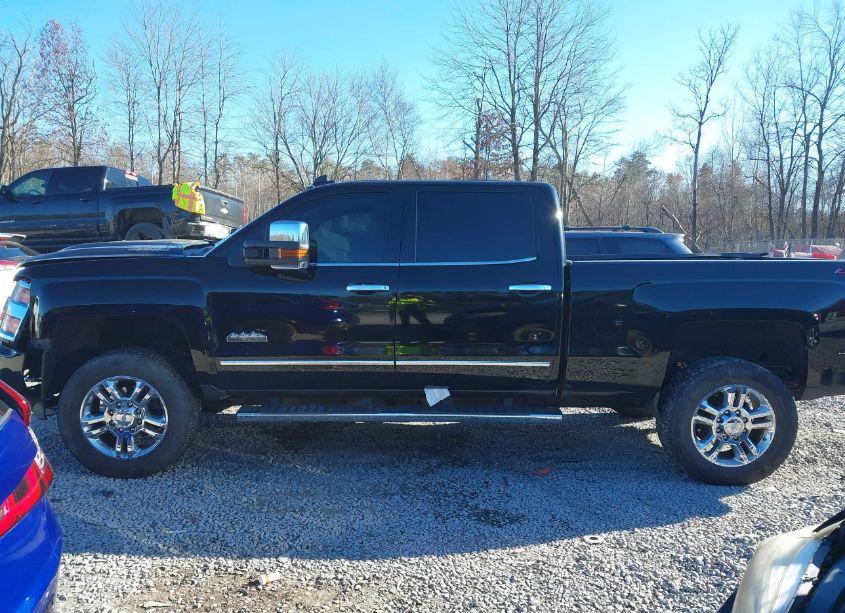 Photo 14 of 2019 Chevrolet Silverado 2500HD HIGH COUNTRY (VIN 1GC1KUEY3KF106883)