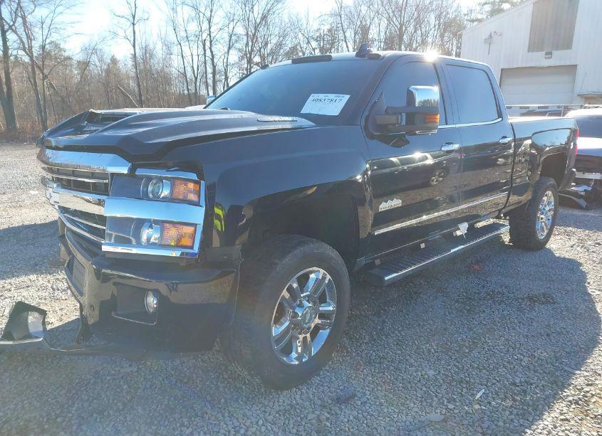 Photo 2 of 2019 Chevrolet Silverado 2500HD HIGH COUNTRY (VIN 1GC1KUEY3KF106883)