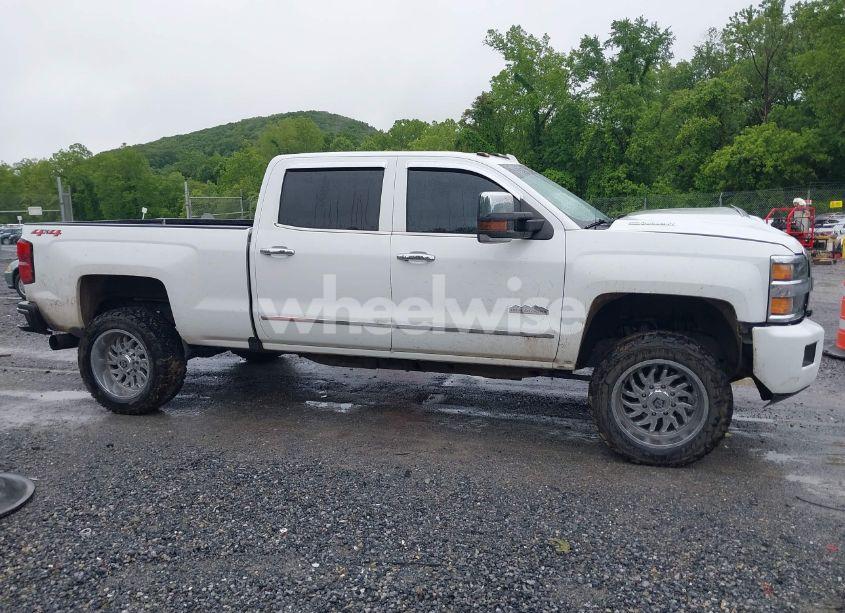 Photo 13 of 2019 Chevrolet Silverado 2500HD HIGH COUNTRY (VIN 1GC1KUEY6KF247124)