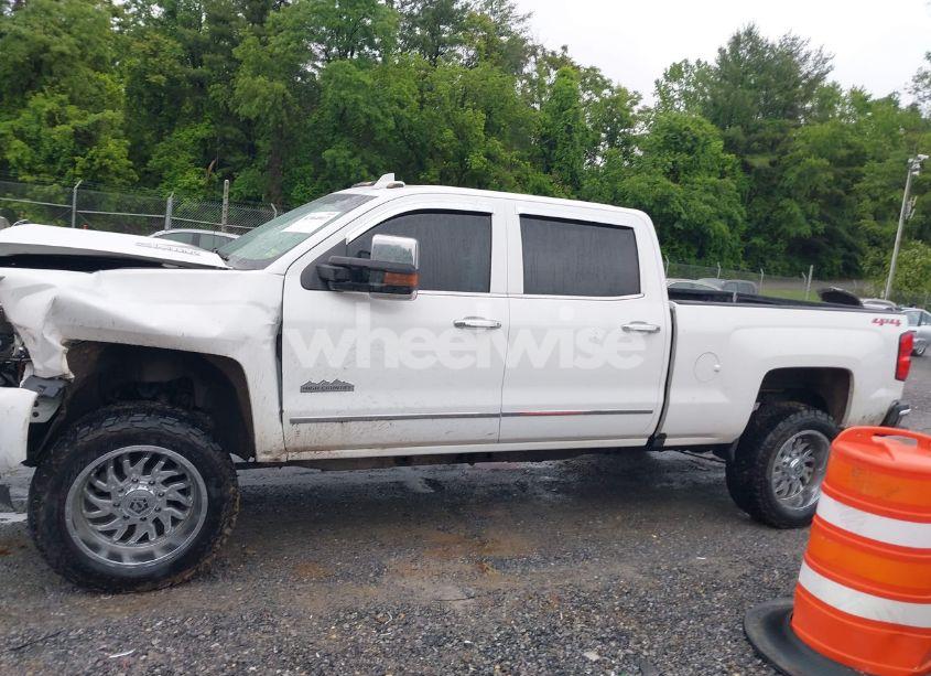 Photo 14 of 2019 Chevrolet Silverado 2500HD HIGH COUNTRY (VIN 1GC1KUEY6KF247124)