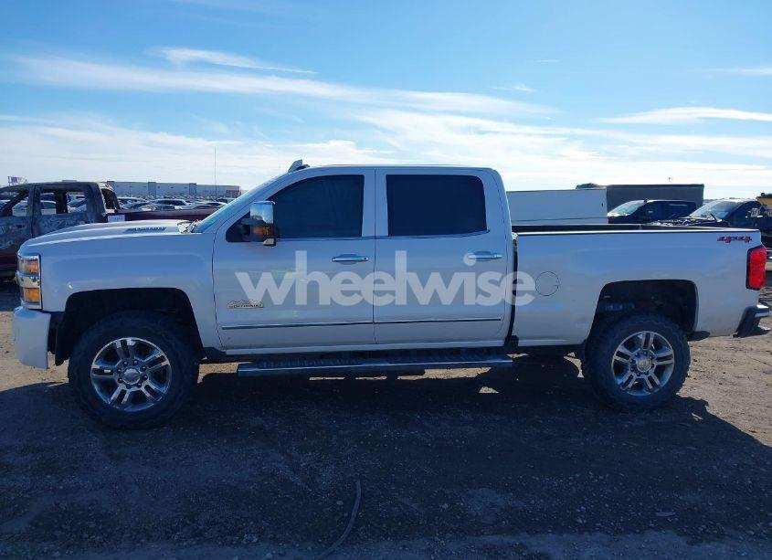 Photo 14 of 2019 Chevrolet Silverado 2500HD HIGH COUNTRY (VIN 1GC1KUEY7KF138221)