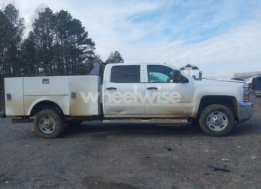 Photo 13 of 2018 Chevrolet Silverado 2500HD WT (VIN 1GC1KUEYXJF212682)